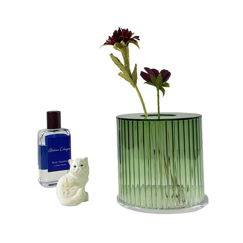 How can the design of an acrylic tissue box balance aesthetics with the smoothness of tissue extraction?